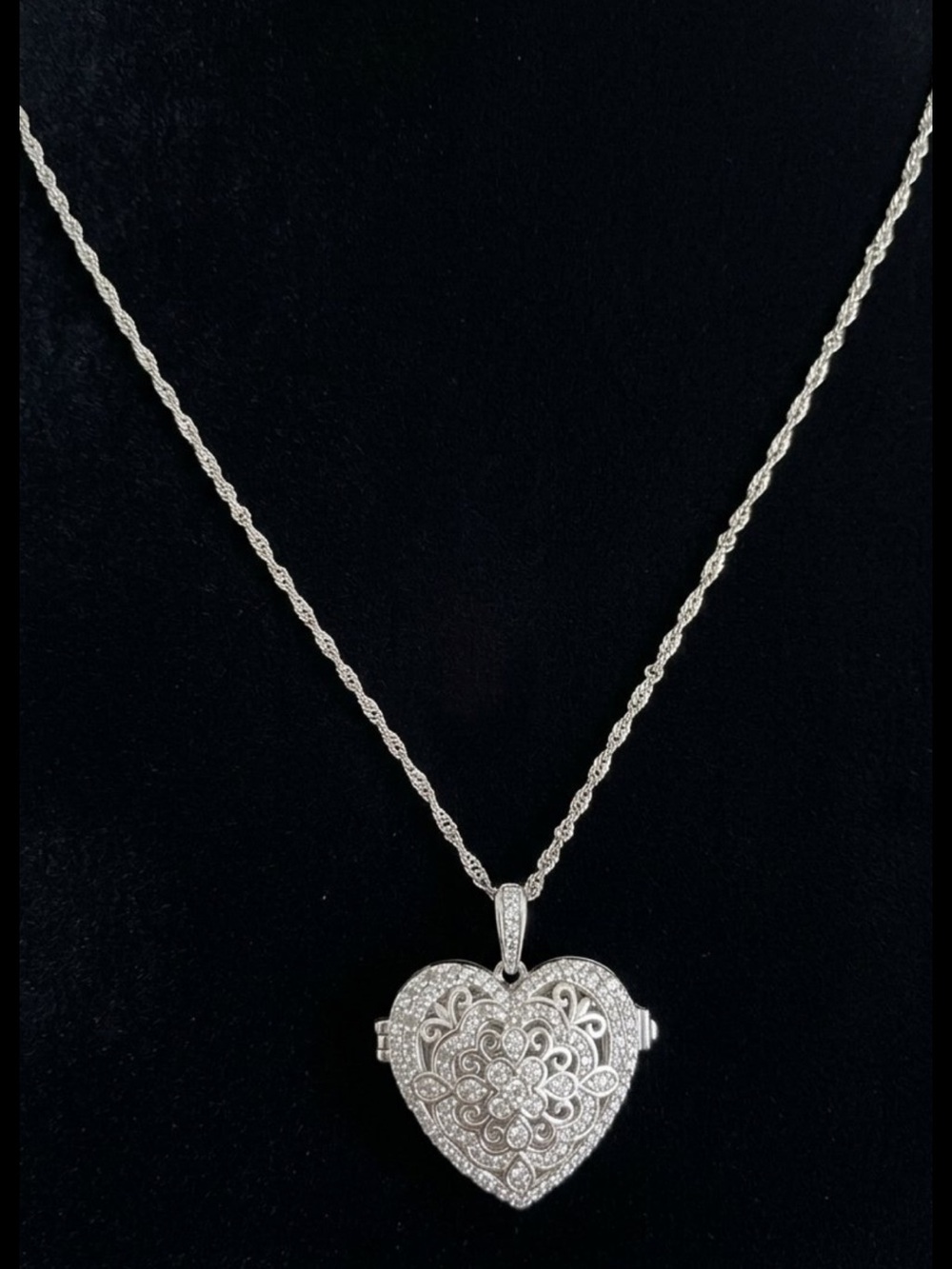 JTV 0.10ctw Round White Diamond Sterling Silver Heart Locket & Chain-NWT